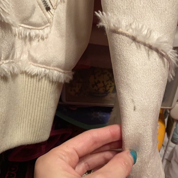 Candie’s Winter Coat - Picture 13 of 13